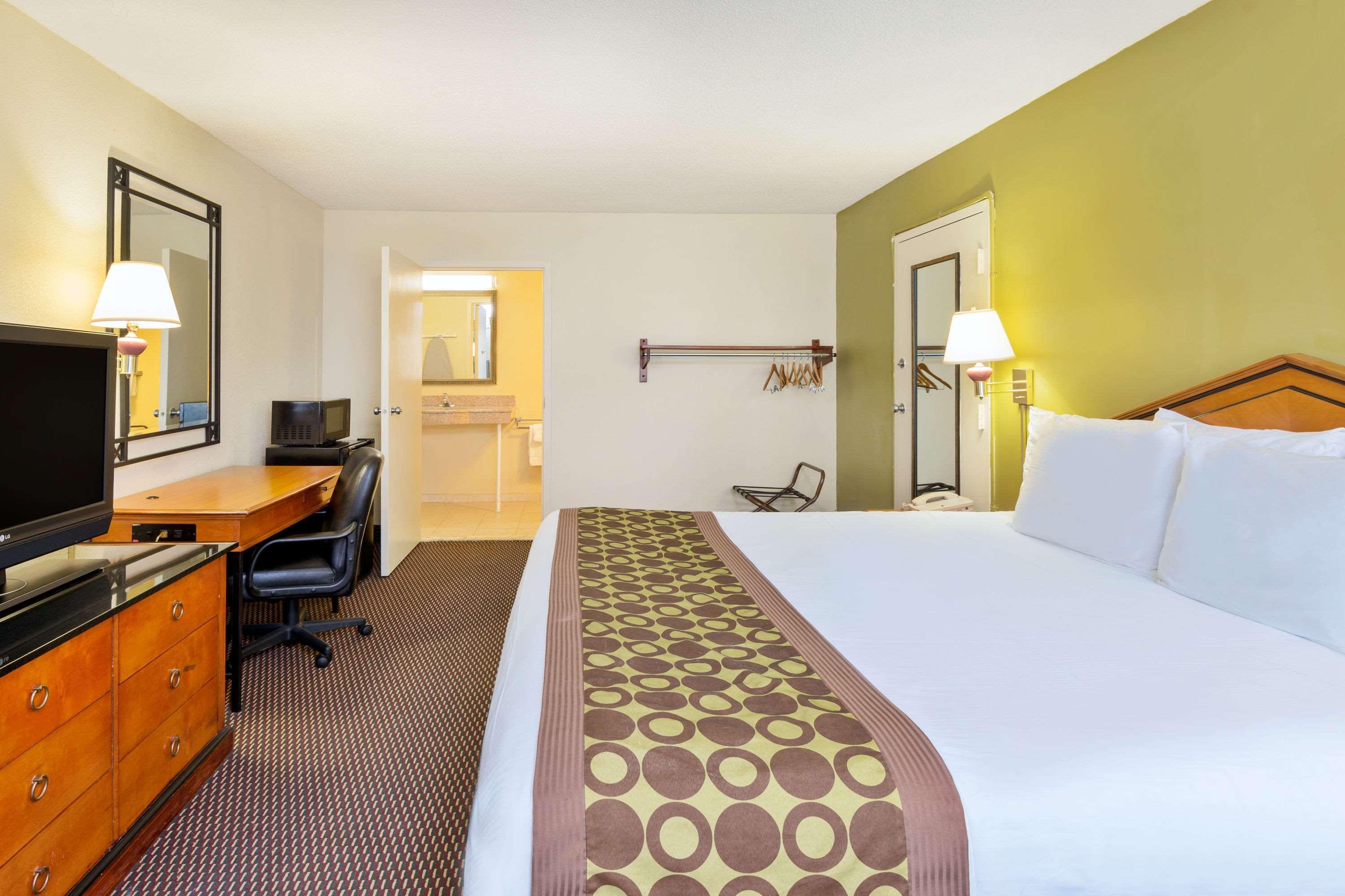 Ramada by Wyndham Pikesville/Baltimore North Eksteriør bilde